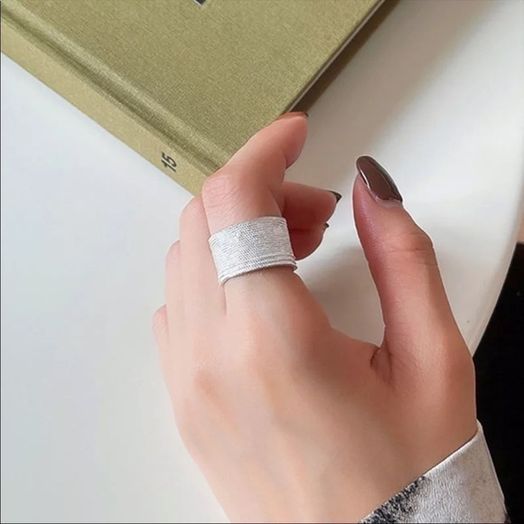 - Retro Textured 925 Sterling Silver Wide Band Ring - Picture 11 of 13